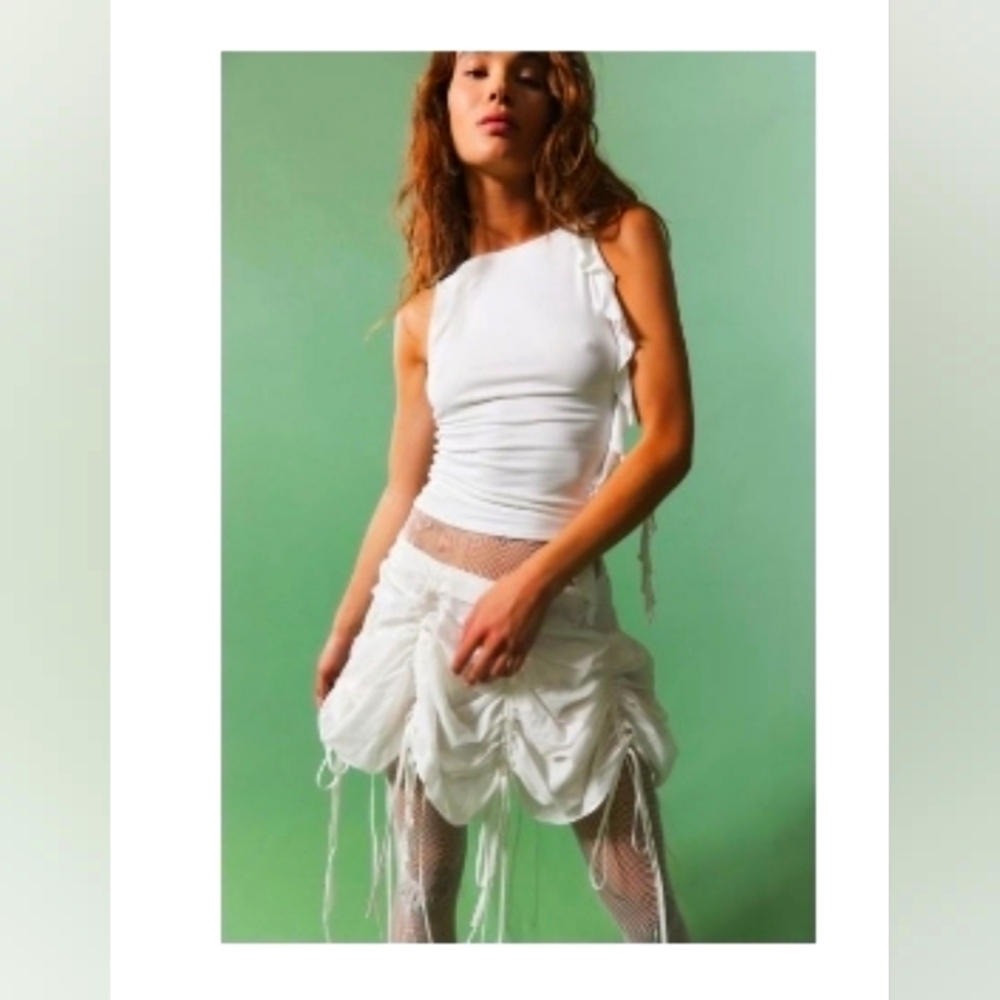 KIMCHI BLUE FROM URBAN OUTFITTERS UO MAXINE RUFFLE TANK TOP